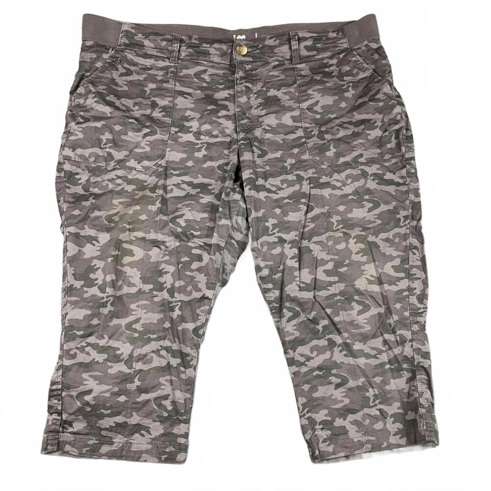 Lee Riders Womens Size 22W Midrise Capri Pants Gray Camouflage Print